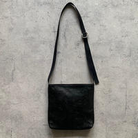 ARUMO  レザーショルダーバッグD /  ブラック + ビンテージコイン