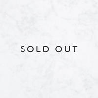 シンプルグレー ドーナツとライトグレー背景 スマホ壁紙 Hanapla Hanapla