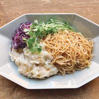 ほうき鶏の雲呑２種（ピリ辛豆豉、えび入り　各20個 計40個）＋味付き香港麺4食セット（冷凍）無添加　40個入り＋味付き麺4食　　3月17日（金）〜3月19日（日）発送分　送料着払い