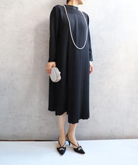 WHYTO  WHT22FOP4027  ASYMMETRY PLEATS DRESS・BLACK