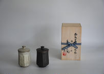 面取蓋付湯呑　白黒一対　桐箱付