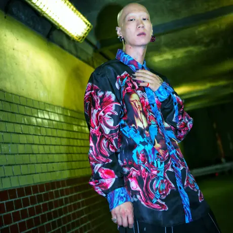 フラワープリント 歪-hizumi- ロングTシャツ | alamiah.edu.sa