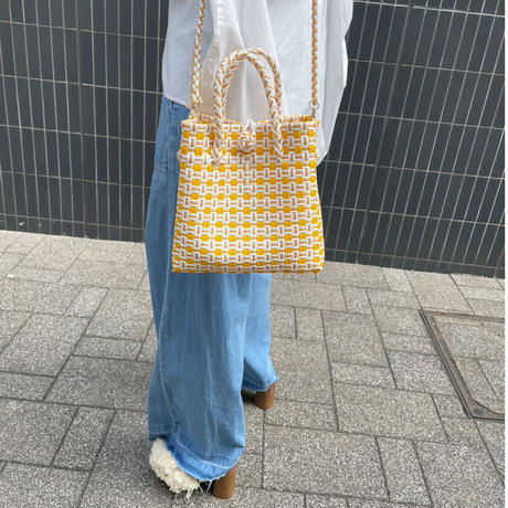 ARIGATT 黄色のチェックバッグ サボテンチャーム付き