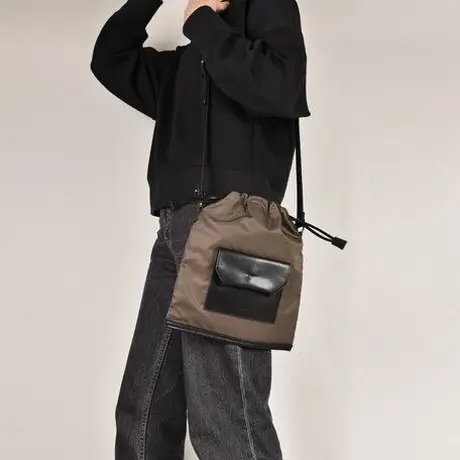 ワンマイルコーデの必須アイテム MICHAEL KORS フォーンショルダー 超