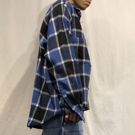 5bcd876150bbc31af500030c