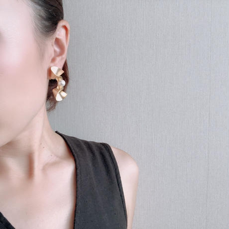5f4b1543223ead03a04e1584