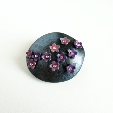 花舞うブローチ Bk Tky