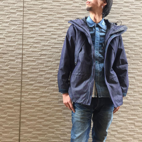 5a211f2cf22a5b5d6300033c
