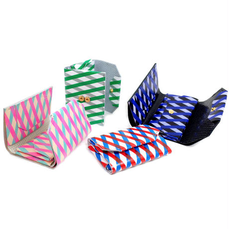 5c2318ab27b44e74ff9f4957