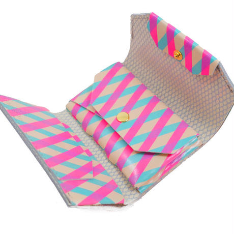 5c2318ab27b44e74ff9f4957