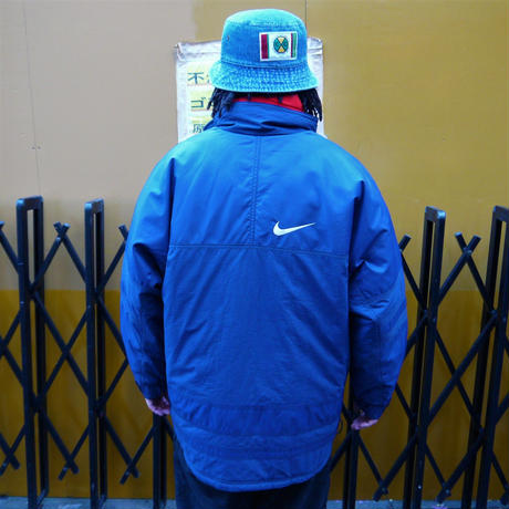 5c32e95827b44e28b2ad948c