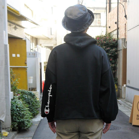 5c5821d46870244010a94fa5