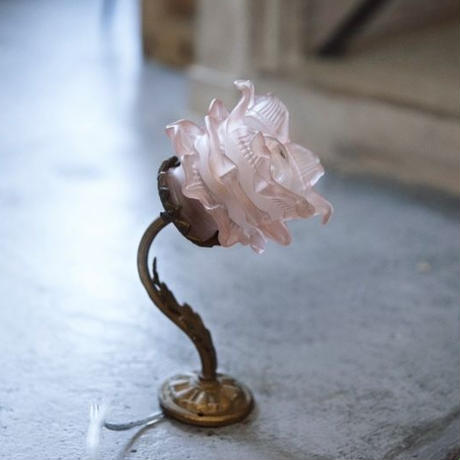 アンティークランプ フランスアンティーク  ピンクシェード 一輪の花 薔薇型 シェード