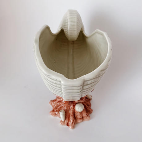 VTG Shell flower vase