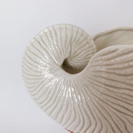 VTG Shell flower vase