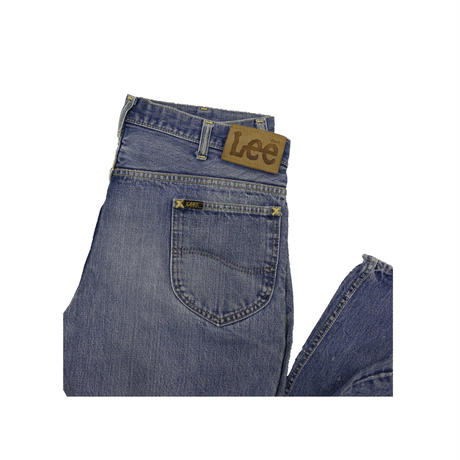 5ac300b9122a7d25dd000d93