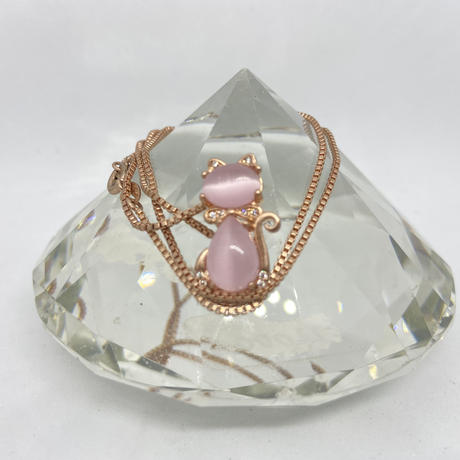 ピンクキャッツアイ Stores