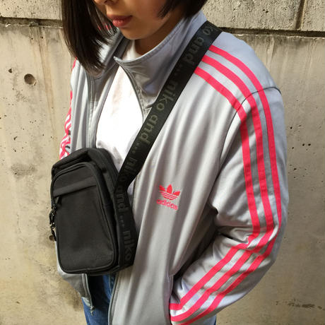 5c00e31cc49cf31d63f1ef30