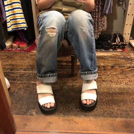 5d725fef200d6807ab0ccf7d