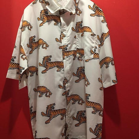 虎柄シャツ Stores