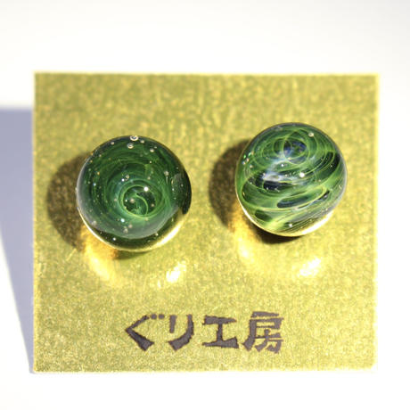 宇宙ピアス Stores