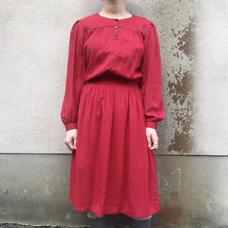 赤ワンピース Stores