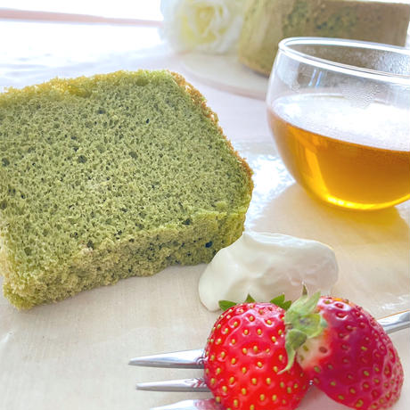 特別栽培米粉のシフォンケーキ（有機ほうれん草）