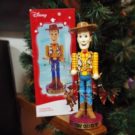 トイストーリー』 ウッディの木製『くるみ割り人形』再入荷