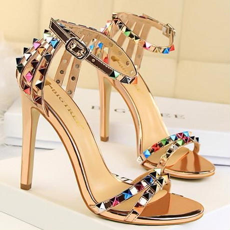 5cdfabe50376c6799ab6556f