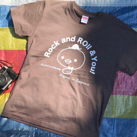 Rock and Roll & You!／ひよこまめTシャツ（まめチャコール）