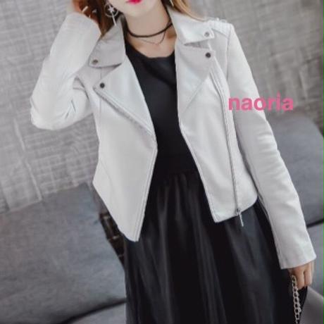 5ac04bbb122a7d55f10000e0