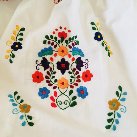 メキシコ 刺繍ワンピース キッズ ホワイト Pocomono メキシコ 刺繍ワンピース キッズ ホワイト Pocomono