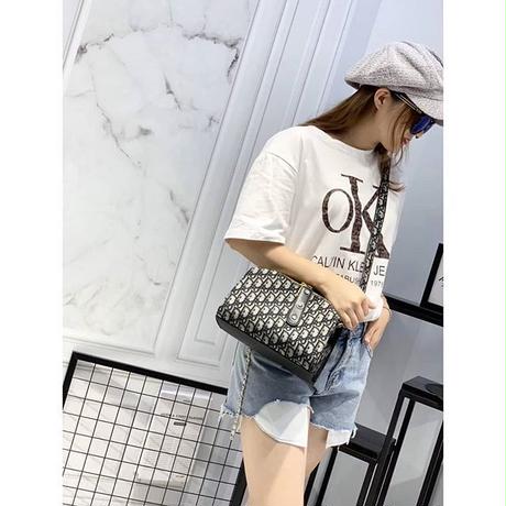 5d15c555698fa50a3a697e06