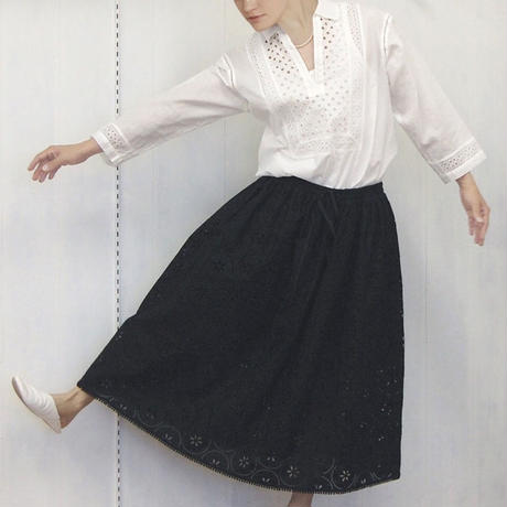 Geometric Eyelet Skirt / Black