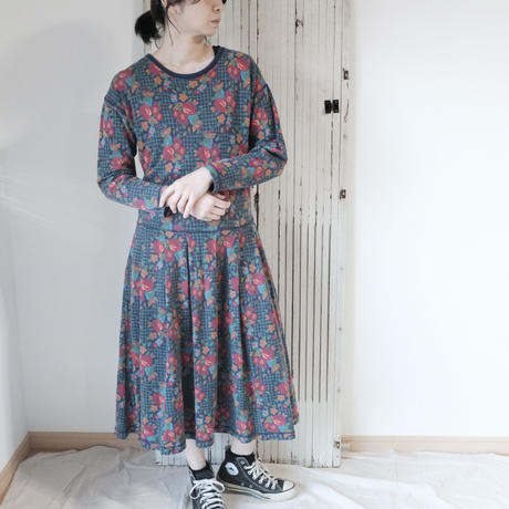 レビュー投稿で選べる特典 昭和レトロブーム総柄ヴィンテージ花柄