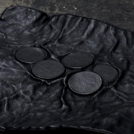 LEAD IN LEATHER TRAY / COIN
