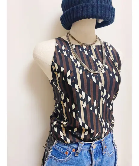 人気の雑貨がズラリ！ 90's Vintage パンク y2k タンクトップ NICOLE