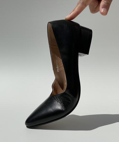 pointed toe flat pumps