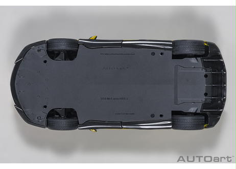 AUTOart 1/18　マクラーレン 600LT（イエロー・パール／カーボン・ルーフ）　76082