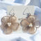 lace flower (gold)