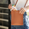 小さいけれどスクエアだから無駄なく荷物を収納できる box shoulder