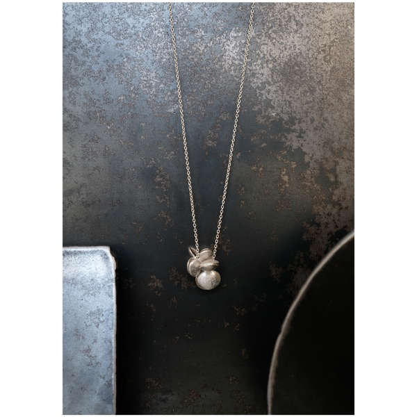 ヤマノイモのタネ 2粒 necklace