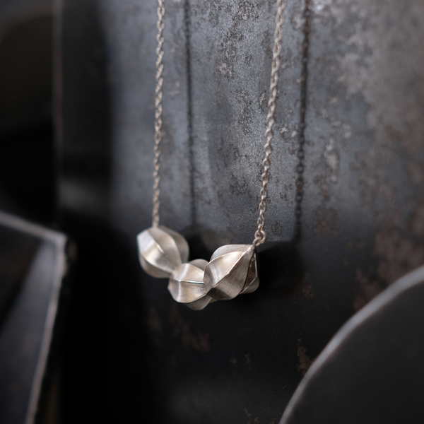 アサツキのつぼみ 3個 Necklace