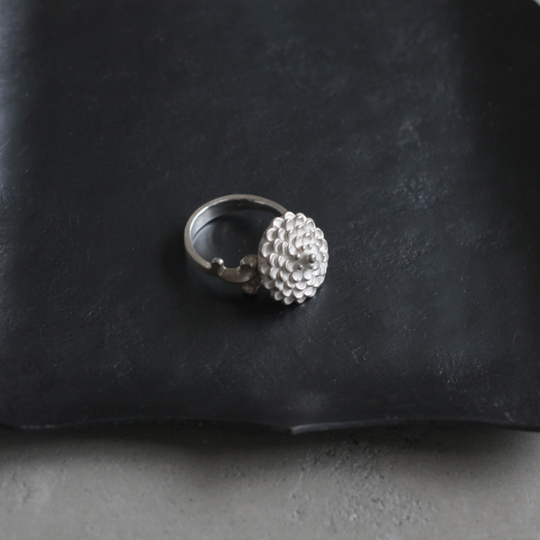 kiku (M) silver ring