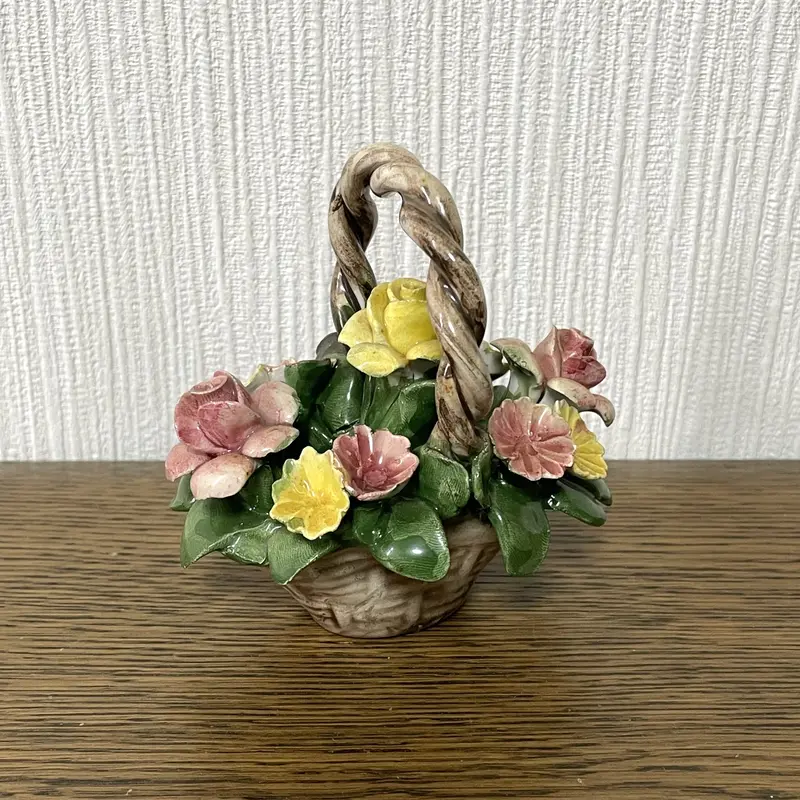 Vintage カポディモンテ イタリア製 小さな陶花 陶器製置物 花篭