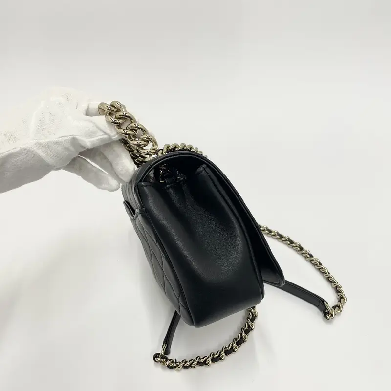 CHANEL ラムスキン マトラッセ ココマーク スタッズ チェーン