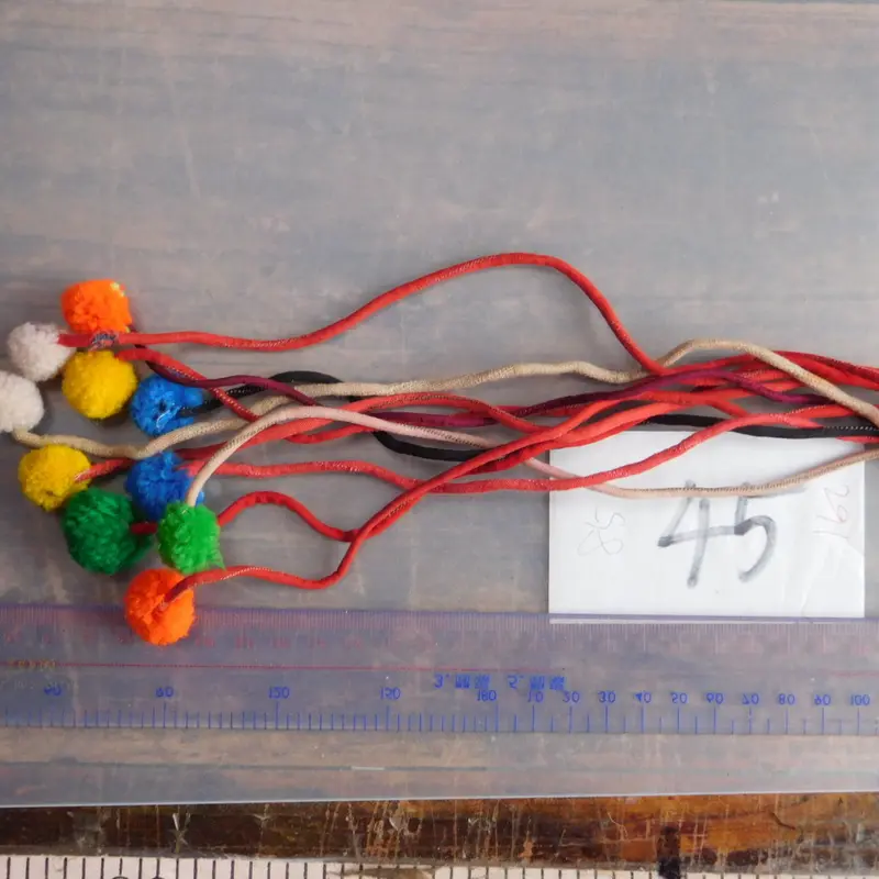 アジア民族衣装 はぎれ リス族ボンボンno.45 30センチ紐 10本セット