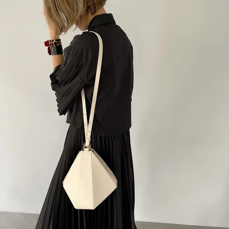 ネット店舗 2023春夏新作 MANA マナ バッグ 2way スクエア アップル