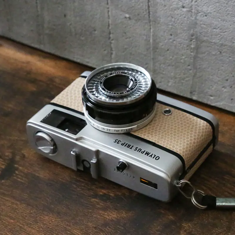 OLYMPUS】 TRIP 35 フィルムカメラ（分解整備済・ベージュリザード貼り