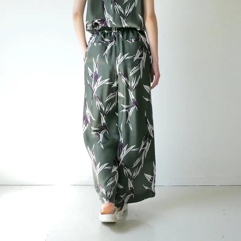 SACRA|サクラ |リーフプリント ワイドパンツ|122120113| ASH GREEN